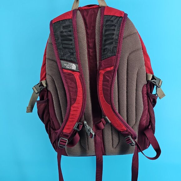 The North Face Recon Backpack – Red / Maroon – Classic Daypack - Picture 8 of 15